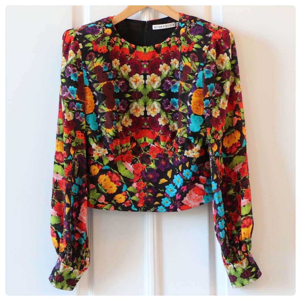 ALICE + OLIVIA Quilla Floral Silk Crop Top - Picture 9 of 12